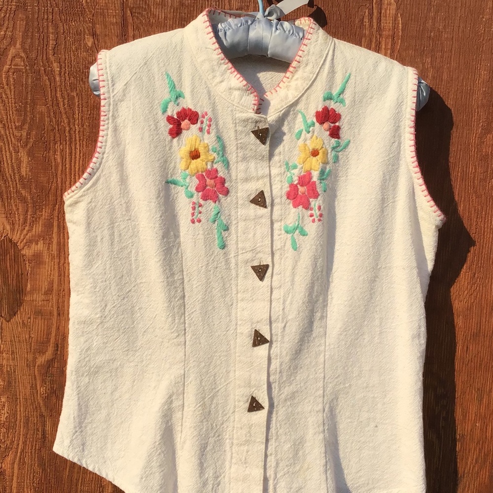 Sleeveless button down embroidered blouse.